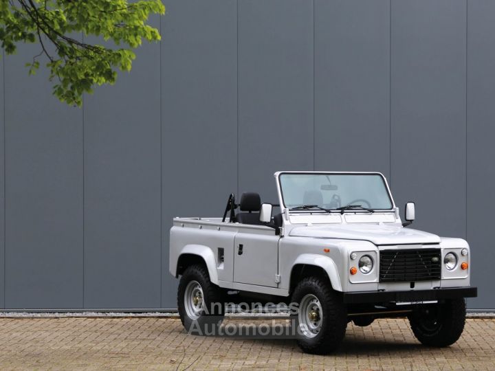 Land Rover Defender 90 V8 3.5L V8 producing 140 bhp - 14