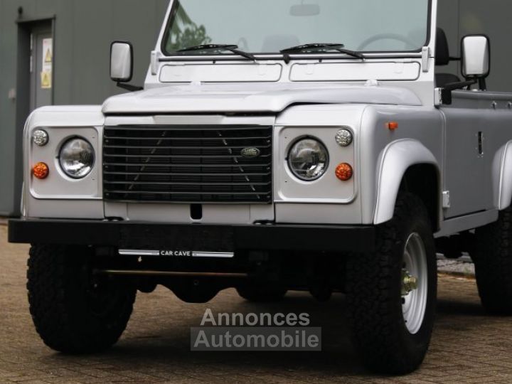 Land Rover Defender 90 V8 3.5L V8 producing 140 bhp - 19