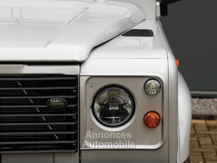 Land Rover Defender 90 V8 3.5L V8 producing 140 bhp - 20