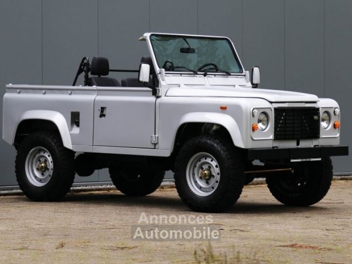 Land Rover Defender 90 V8 3.5L V8 producing 140 bhp - 21