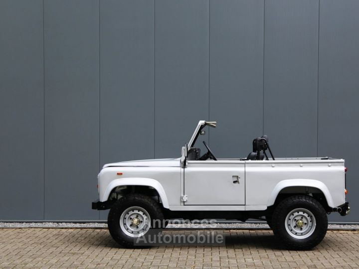 Land Rover Defender 90 V8 3.5L V8 producing 140 bhp - 28