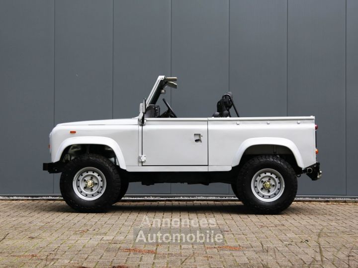 Land Rover Defender 90 V8 3.5L V8 producing 140 bhp - 29