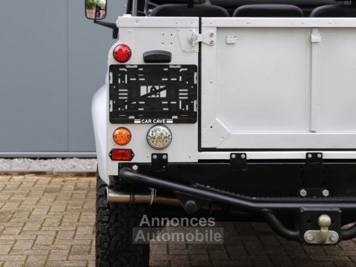 Land Rover Defender 90 V8 3.5L V8 producing 140 bhp - 34