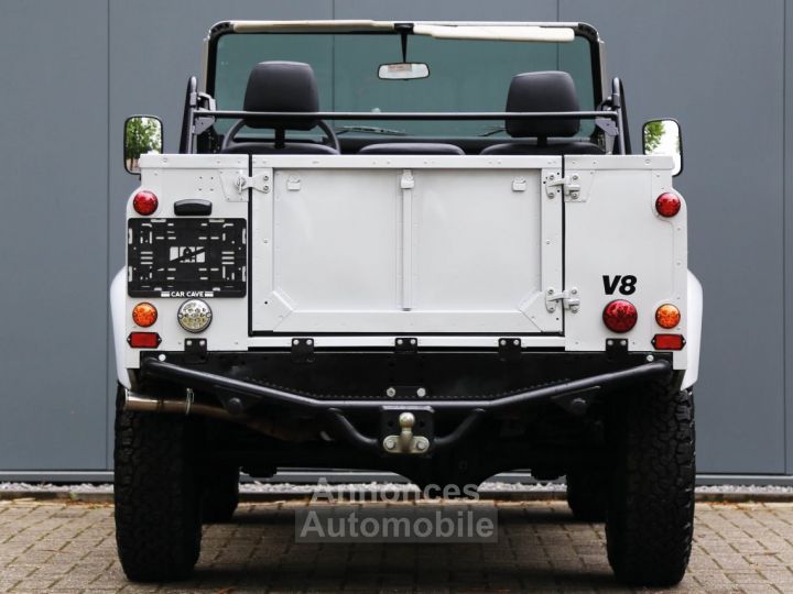 Land Rover Defender 90 V8 3.5L V8 producing 140 bhp - 37