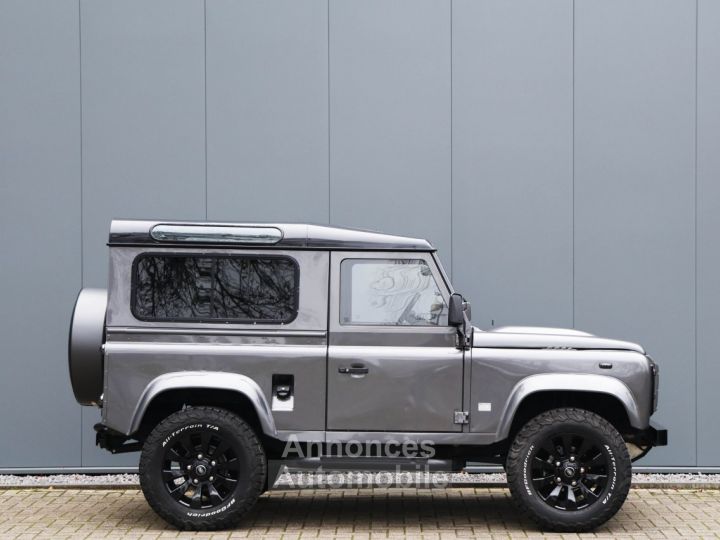 Land Rover Defender 90 V8 90 V8 3.5 V8 138 BHP - 2