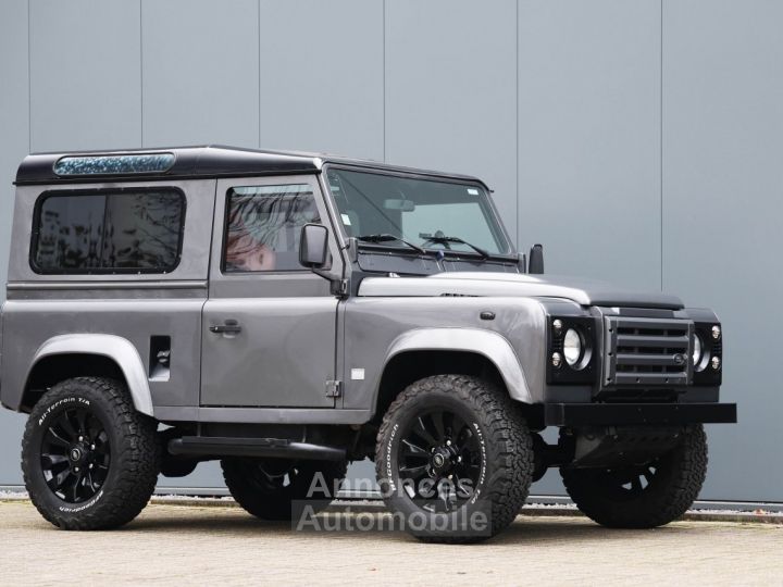 Land Rover Defender 90 V8 90 V8 3.5 V8 138 BHP - 9