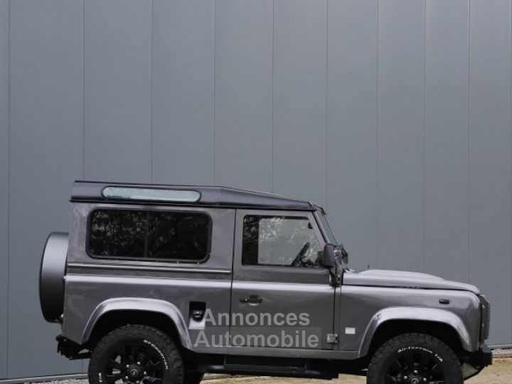 Land Rover Defender 90 V8 90 V8 3.5 V8 138 BHP - 10