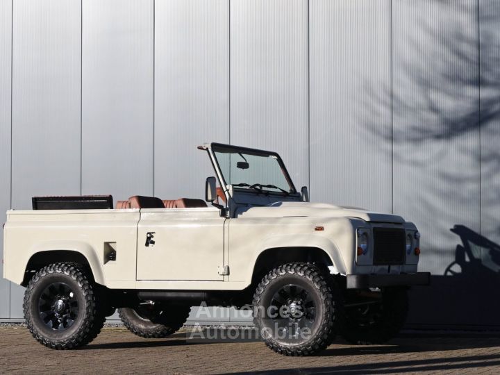 Land Rover Defender 90 V8 Miyo Safari 3.5L V8 producing 200 bhp with injection - 6