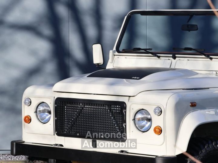 Land Rover Defender 90 V8 Miyo Safari 3.5L V8 producing 200 bhp with injection - 15