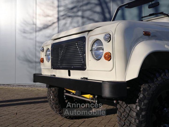 Land Rover Defender 90 V8 Miyo Safari 3.5L V8 producing 200 bhp with injection - 17