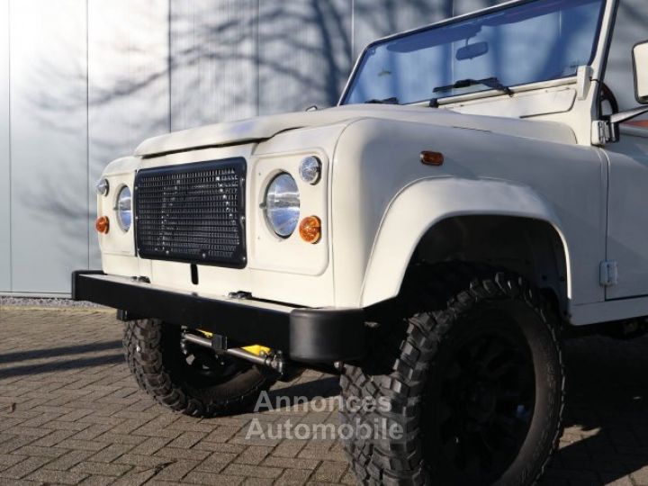 Land Rover Defender 90 V8 Miyo Safari 3.5L V8 producing 200 bhp with injection - 18