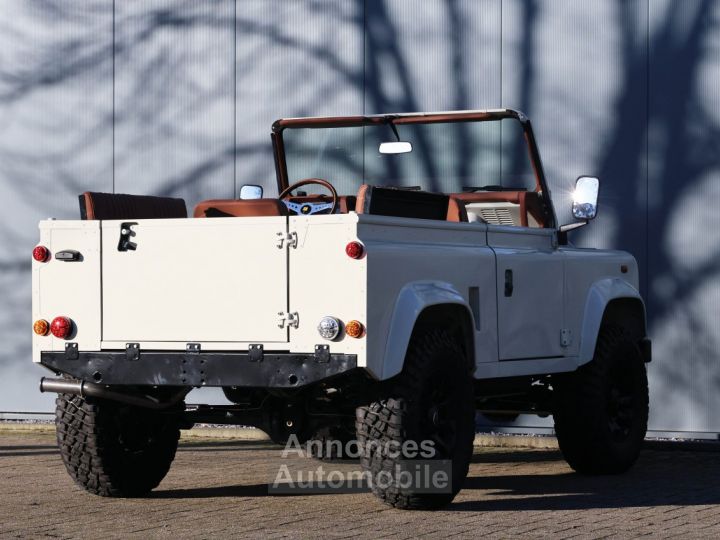 Land Rover Defender 90 V8 Miyo Safari 3.5L V8 producing 200 bhp with injection - 26