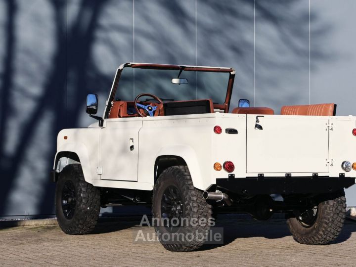 Land Rover Defender 90 V8 Miyo Safari 3.5L V8 producing 200 bhp with injection - 27