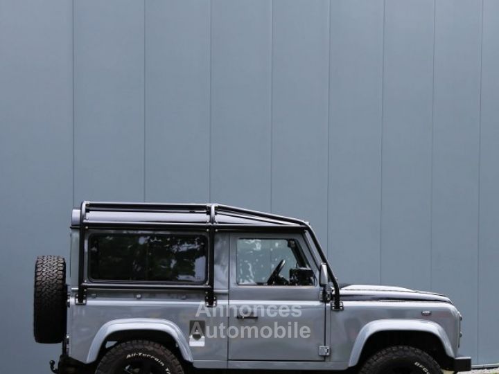 Land Rover Defender 90 V8 Urban 4.6L V8 producing 230 bhp - 12