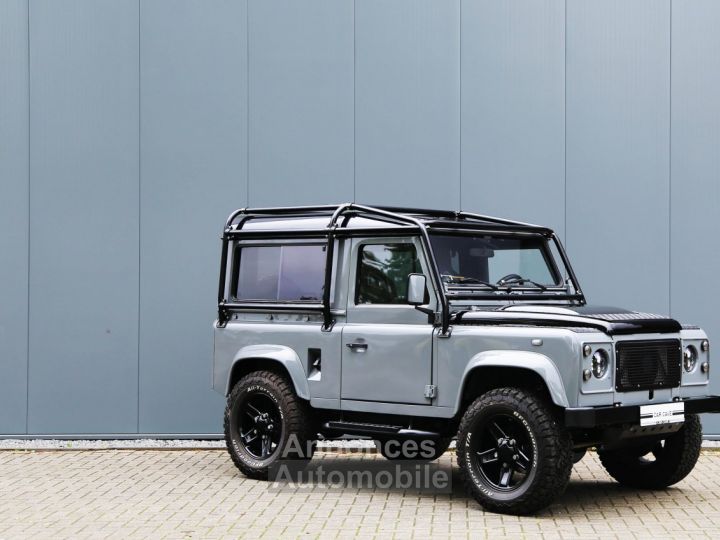 Land Rover Defender 90 V8 Urban 4.6L V8 producing 230 bhp - 13