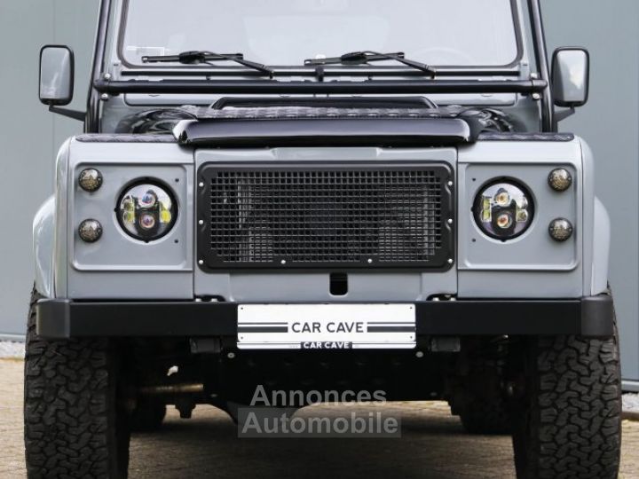 Land Rover Defender 90 V8 Urban 4.6L V8 producing 230 bhp - 17