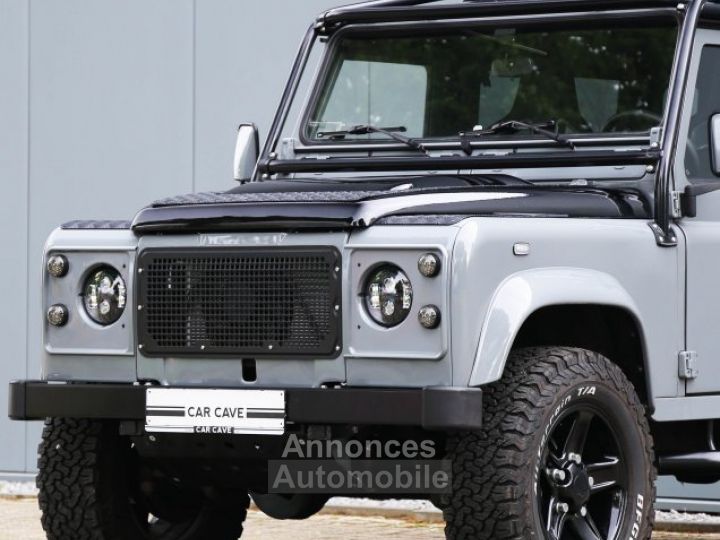 Land Rover Defender 90 V8 Urban 4.6L V8 producing 230 bhp - 24