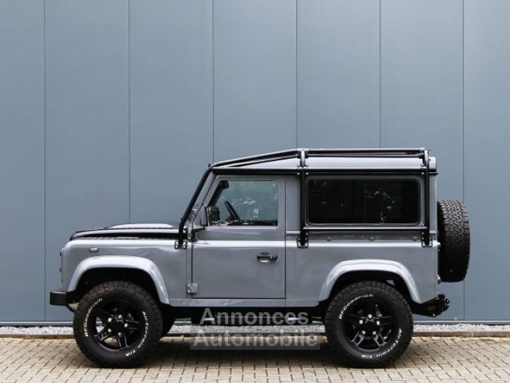 Land Rover Defender 90 V8 Urban 4.6L V8 producing 230 bhp - 27