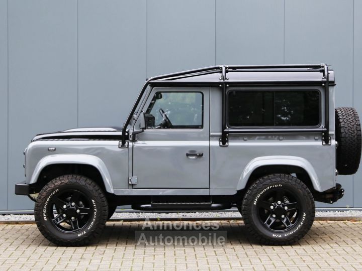 Land Rover Defender 90 V8 Urban 4.6L V8 producing 230 bhp - 28