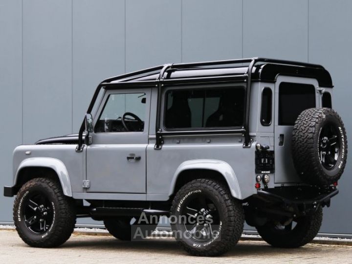 Land Rover Defender 90 V8 Urban 4.6L V8 producing 230 bhp - 32