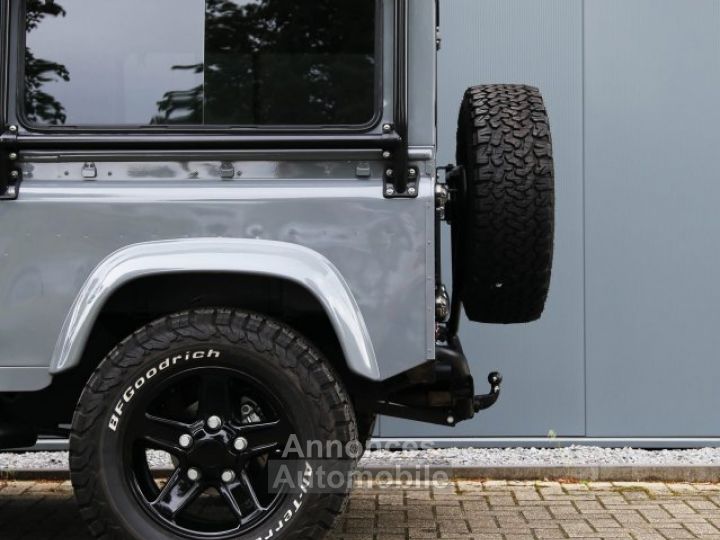 Land Rover Defender 90 V8 Urban 4.6L V8 producing 230 bhp - 34