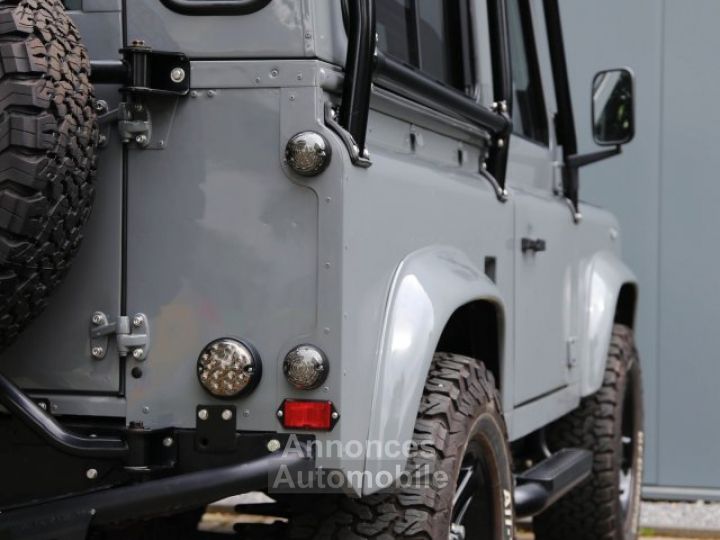 Land Rover Defender 90 V8 Urban 4.6L V8 producing 230 bhp - 38