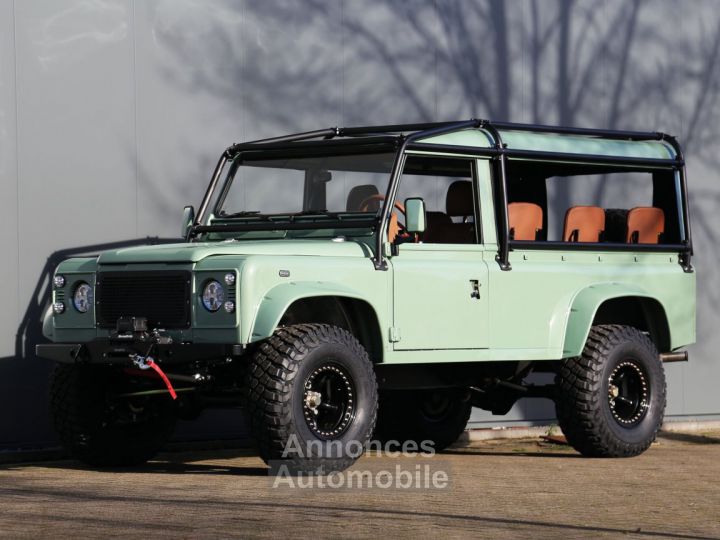 Land Rover Defender Miyo by Carcave 90 or 110 Miyo 3.500 cc 200 bhp  original engine - 18