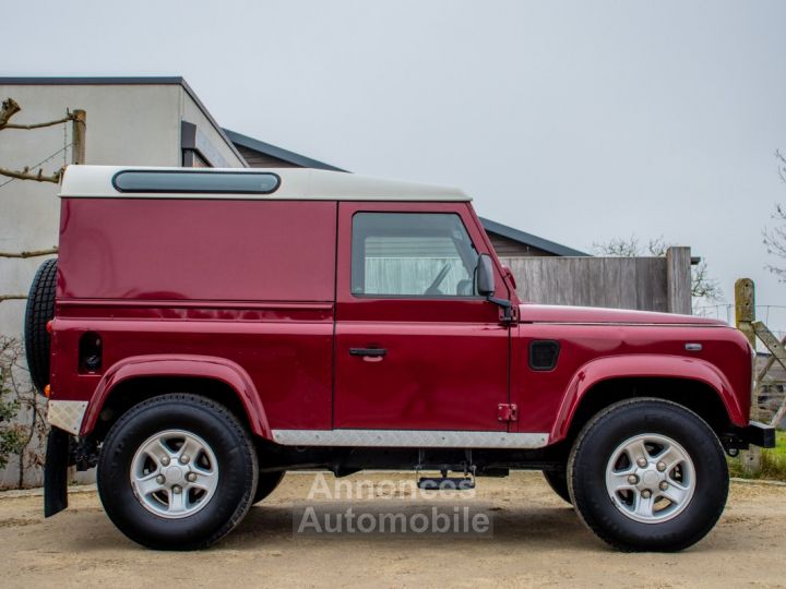 Land Rover Defender Rover 90 2.5 TD5 SE 4X4 - 1STE EIGENAAR - HISTORIEK - LICHTE VRACHT - ZETELVERWARMING - ELEKT. RAMEN - TREKHAAK - 7