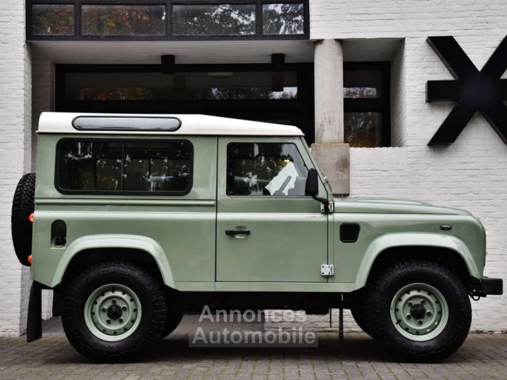 Land Rover Defender TD4 HERITAGE LIMITED EDITION - 3