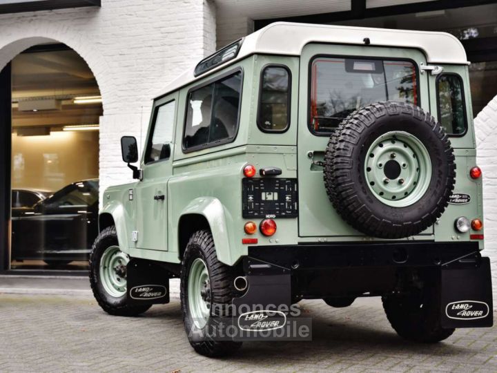 Land Rover Defender TD4 HERITAGE LIMITED EDITION - 16