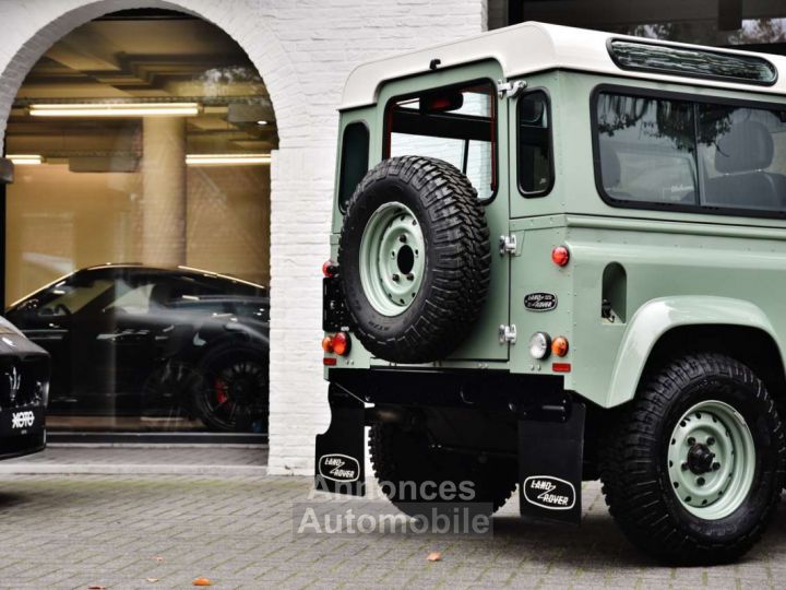 Land Rover Defender TD4 HERITAGE LIMITED EDITION - 18