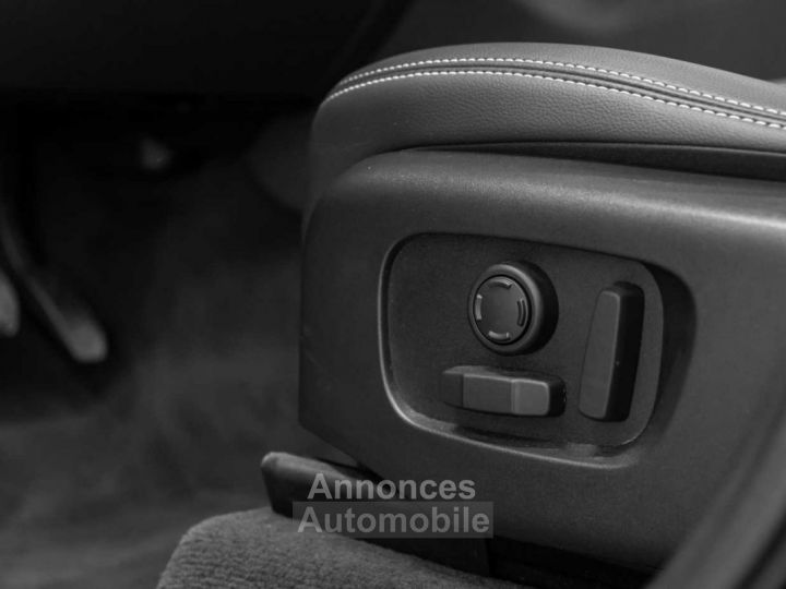 Land Rover Range Rover Velar P400e SE Hybrid Pano Trekhaak ACC Camera Keyless - 38