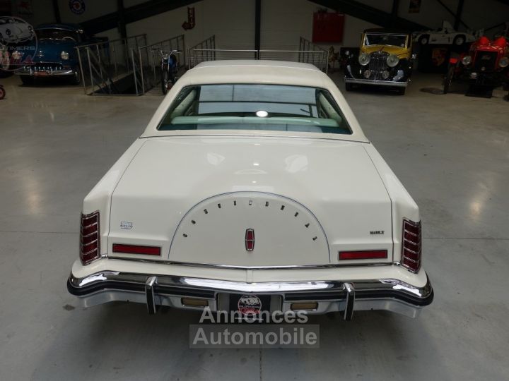 Lincoln Continental Mk V - 17