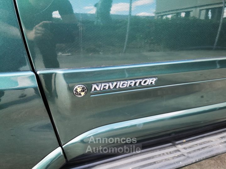 Lincoln NAVIGATOR V8 - 5400 Cc DOHC - 330 Cid / 2 Places Utilitaire . - 17
