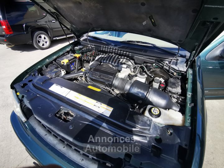 Lincoln NAVIGATOR V8 - 5400 Cc DOHC - 330 Cid / 2 Places Utilitaire . - 46