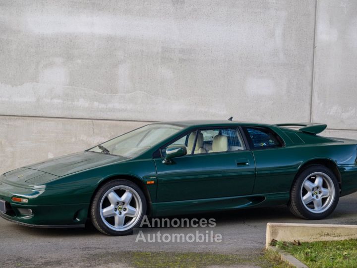 Lotus Esprit - 1