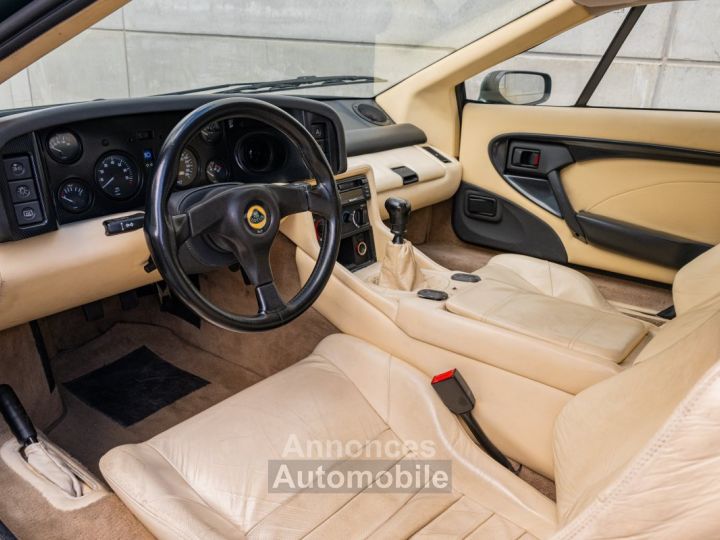 Lotus Esprit - 16