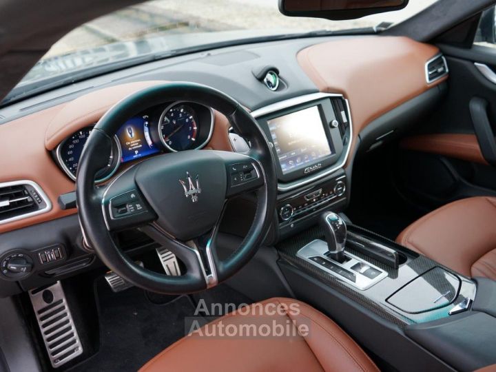 Maserati Ghibli V6 S Q4 - 1ère Main MASERATI Lyon - Pack Sport + Business + Premium + Confort + Carbone - Révisée 11/2023 - Gar. 12 Mois - 22
