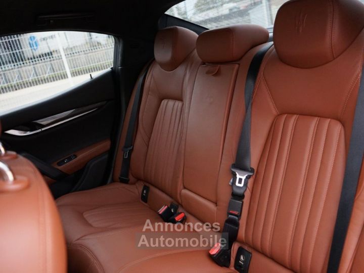 Maserati Ghibli V6 S Q4 - 1ère Main MASERATI Lyon - Pack Sport + Business + Premium + Confort + Carbone - Révisée 11/2023 - Gar. 12 Mois - 35