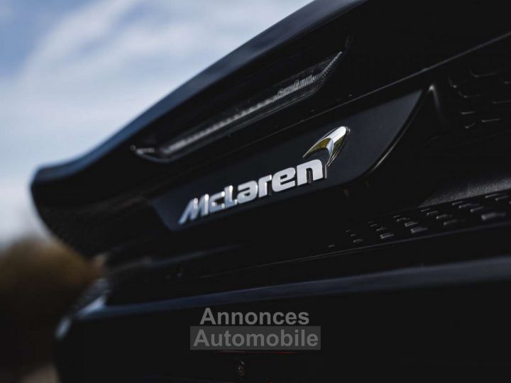 McLaren GT MSO Black Pack Luxury Lift B&W - 6