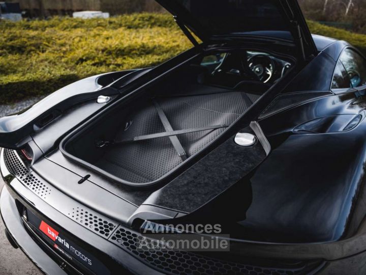 McLaren GT MSO Black Pack Luxury Lift B&W - 20