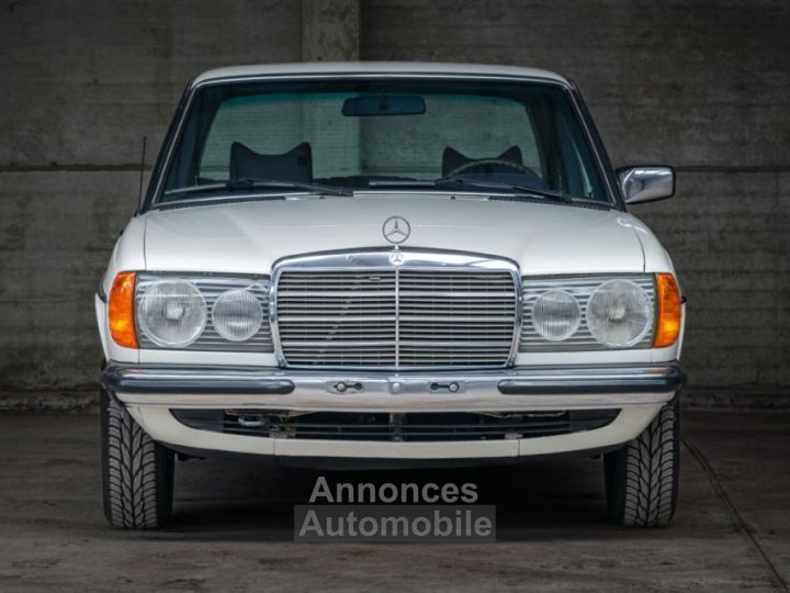 Mercedes 200 - 6