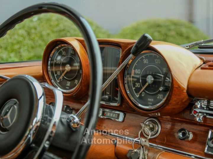 Mercedes 220 SEb C W111 Coupé Sunroof Automatic - 35