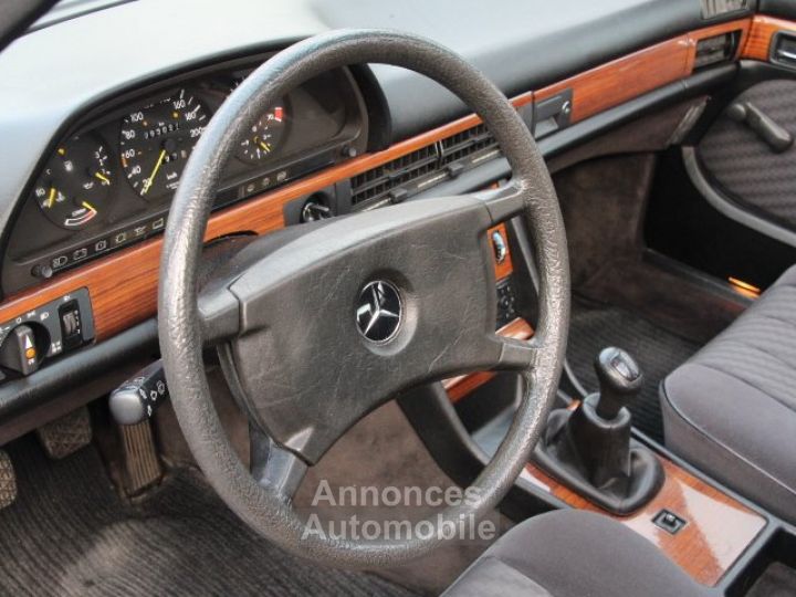 Mercedes 260 W126 SE - 18