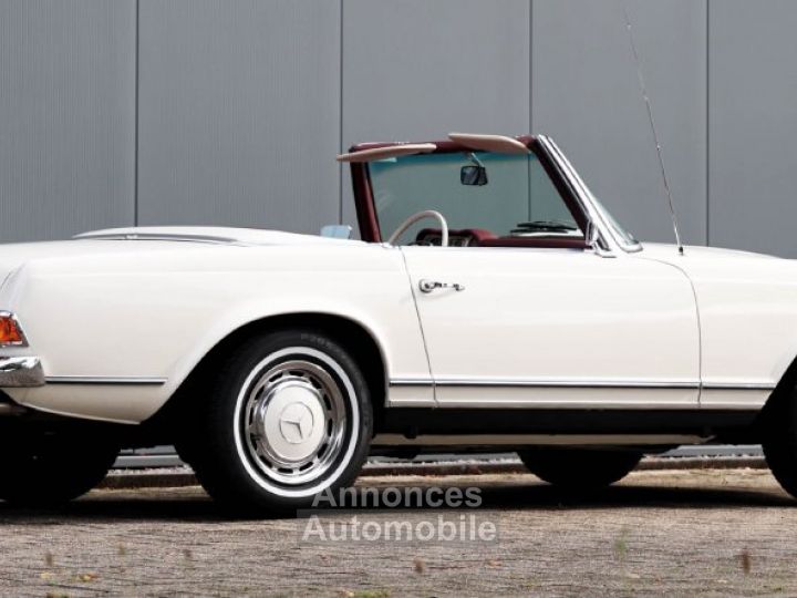 Mercedes 280 sl pagoda W113 2800 cc inline 6 cilinder 168 bhp - 1