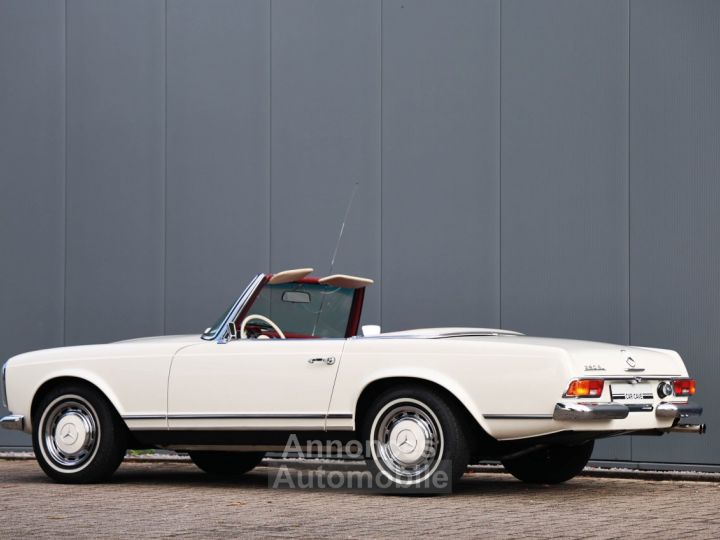 Mercedes 280 sl pagoda W113 2800 cc inline 6 cilinder 168 bhp - 25