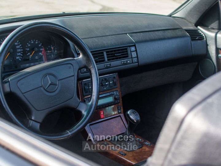 Mercedes 300 SL300-24 - 16