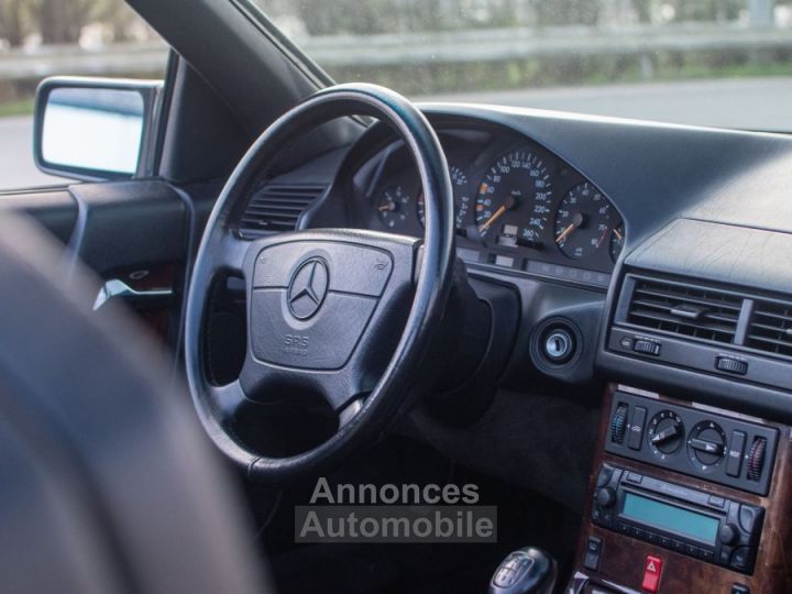Mercedes 300 SL300-24 - 22