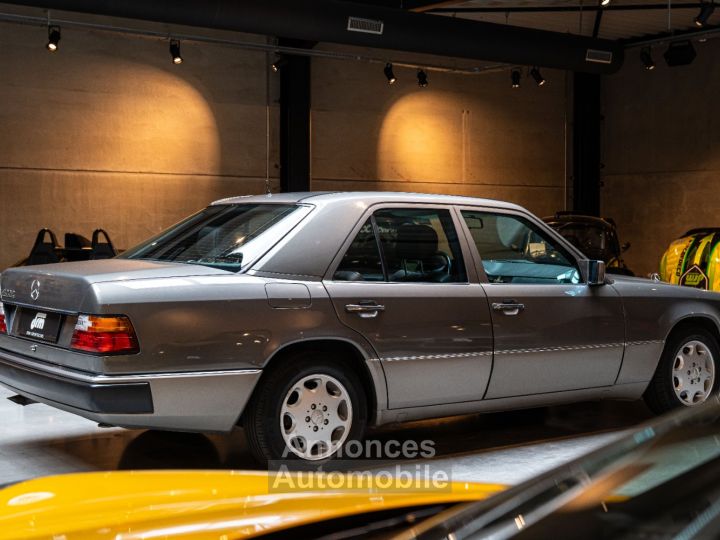 Mercedes 400 E W124 V8 - Elegance - 12