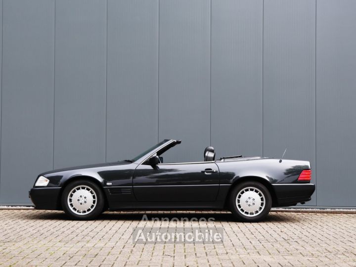 Mercedes 500 SL 5.0L V8 engine producing 333 bhp - 4